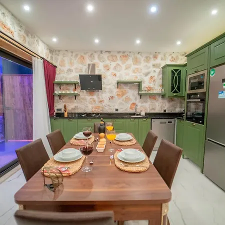 Villa Zuemruet - 2 Bedroom Holiday Villa With Jacuzzi In Kalkan - Uzumlu *