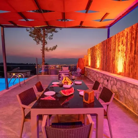 Villa Zuemruet - 2 Bedroom Holiday Villa With Jacuzzi In Kalkan - Uzumlu