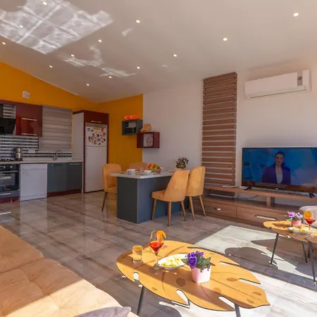 Zuemruet - 2 Bedroom Holiday Villa With Jacuzzi In Kalkan - Uzumlu Villa *