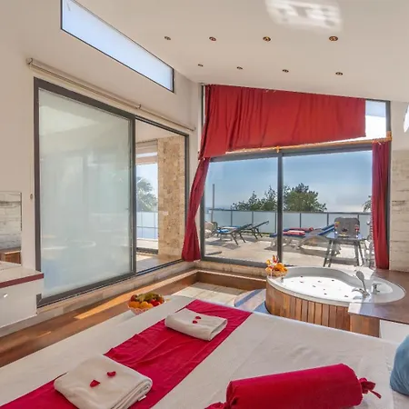 Zuemruet - 2 Bedroom Holiday Villa With Jacuzzi In Kalkan - Uzumlu Villa Caykoy