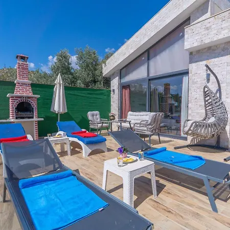 Villa Zuemruet - 2 Bedroom Holiday Villa With Jacuzzi In Kalkan - Uzumlu